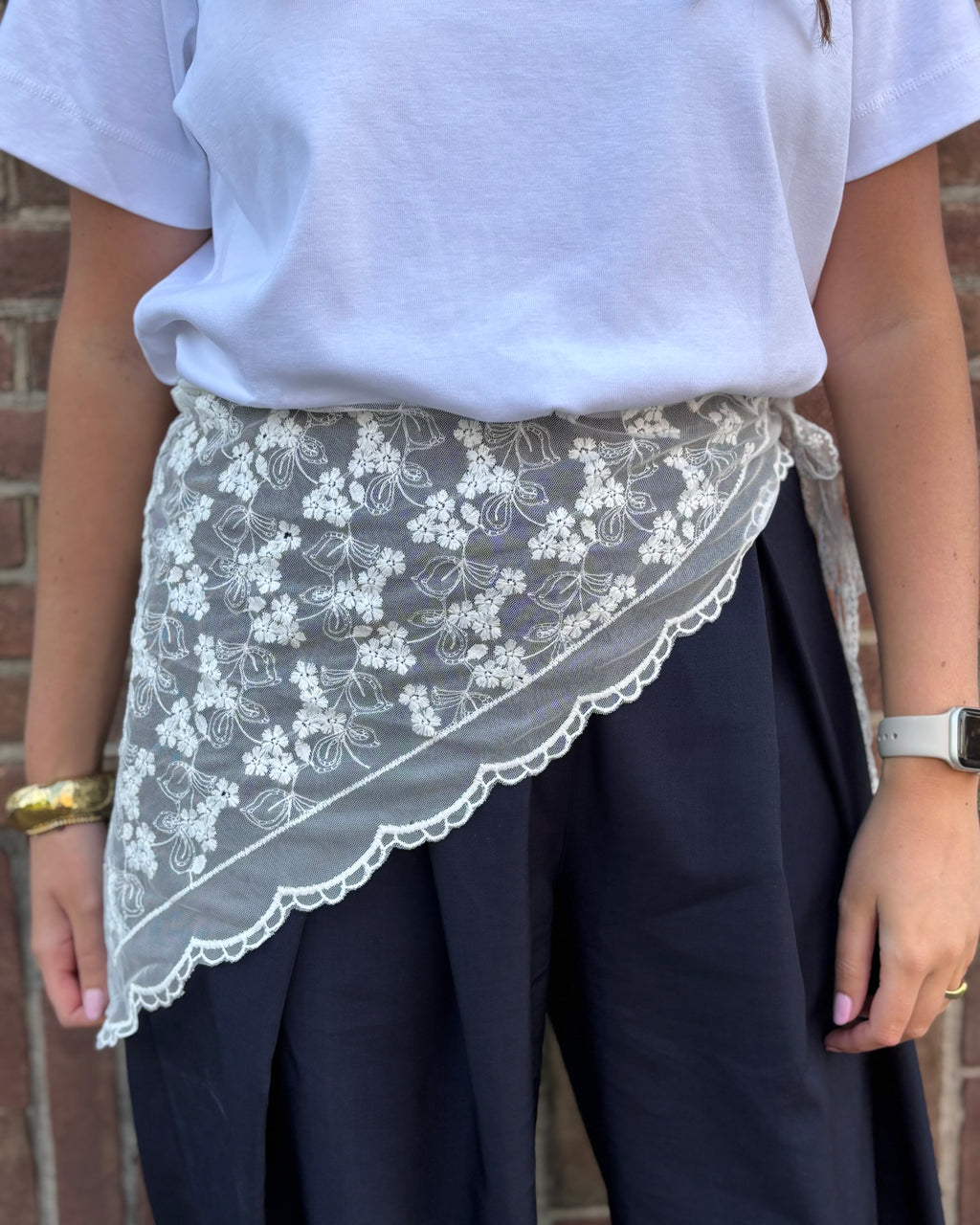 Daisy Lace Scarf - Offwhite