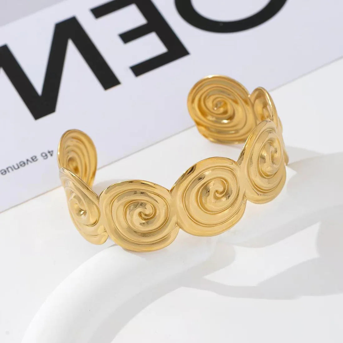 Swirl bangle